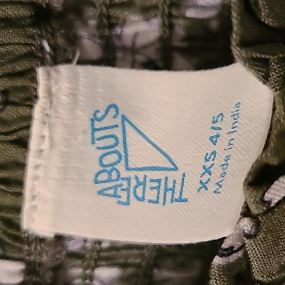 THEREABOUTS GIRLS GREEN & WHITE FLORAL SMOCKING DRESS SIZE XXS 4/5 - Picture 10 of 11